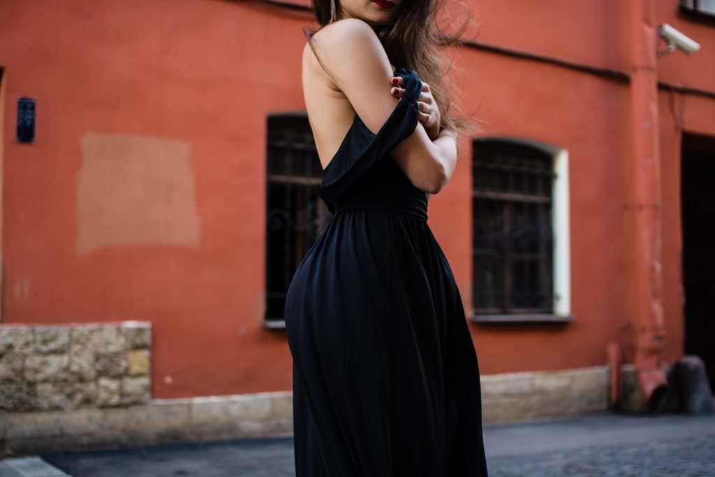 Quel collant mettre avec une robe noire ?
